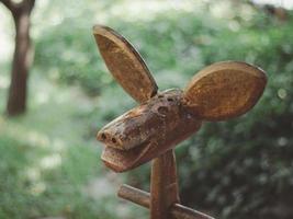 The face of a giraffe is carved from wood. photo