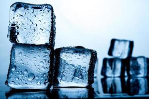 Ice cubes are placed beautifully. Ice color indigo Food and drink concepts suitable for all ages.