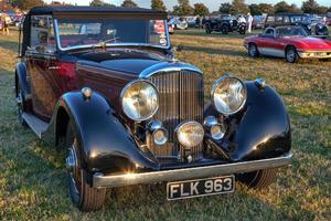 Goodwood, West Sussex, Reino Unido, 2012 frente a un Bentley vintage foto