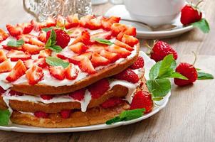 tarta de fresas de verano en forma de rústico foto