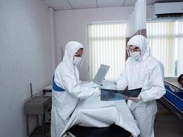 hospital clinic laboratory ward doctor scientist wear ppe white uniform Sick bed patient businessmen treatment health care film x-ray covid-19 india africa corona  disease medical protection vaccine photo