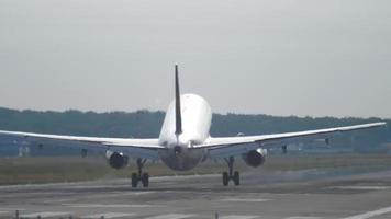 landen und das Flugzeug berühren video