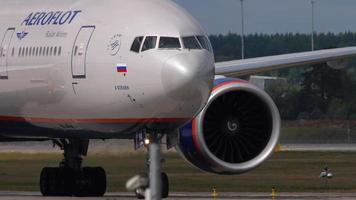 Boeing 777 Aeroflot closeup video