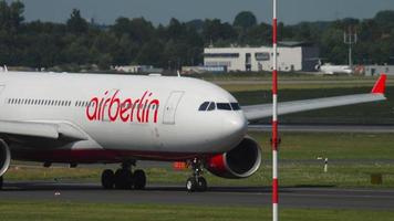 Airberlin Airbus 330 taxiing video
