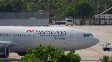 NordWind Airbus A330 taxiing video