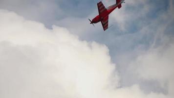 wereldkampioen voert aerobatics uit video