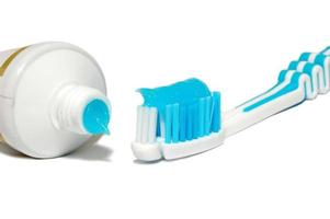 pasta de dientes y cepillo foto