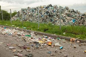 recolección de basura por separado. concepto de contaminación. basura foto