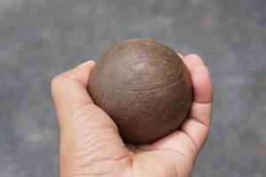 boule in the hand of an athlete photo