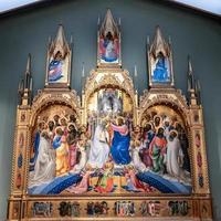 florencia, toscana, italia, 2019. coronación de la pintura virgen en la galería de los uffizi foto