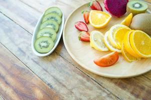 The fruits of health lover Healthy fruit And health care to eat healthy food. To the skin. The fruit is placed in a beautiful table, apple apricot photo