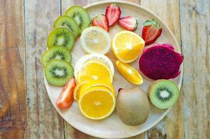 The fruits of health lover Healthy fruit And health care to eat healthy food. To the skin. The fruit is placed in a beautiful table, apple apricot photo