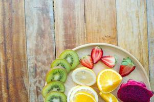 The fruits of health lover Healthy fruit And health care to eat healthy food. To the skin. The fruit is placed in a beautiful table, apple apricot photo