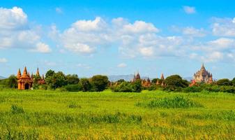 vista de la estupa en bagan foto