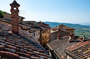 vista de viejos roffs de casas antiguas en italia foto