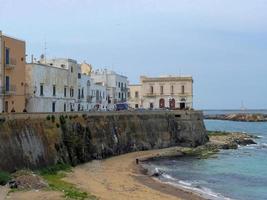 vista de un antiguo pueblo italiano foto