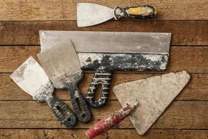 Kit of putty knives photo