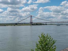 Emmerich en el río Rin en Alemania foto