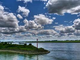 Emmerich en el río Rin en Alemania foto