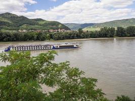 el río danubio en austria foto
