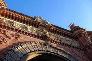 arco de triunfo en barcelona en españa foto