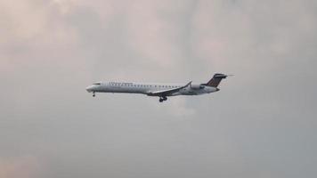 lufthansa bombardier regionale crj 900 in avvicinamento video