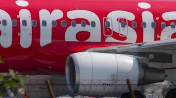 aereo airasia all'aeroporto video