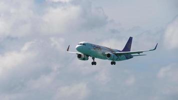 avião do sorriso tailandês voa video