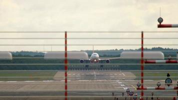 Vorderansicht, Flugzeuge kommen an video