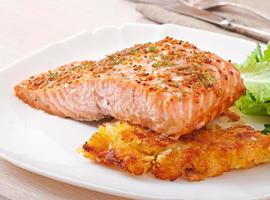 Baked salmon with honey-mustard sauce and potato gratin photo