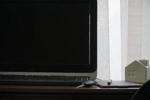 monitor de computadora de pantalla en blanco negro foto