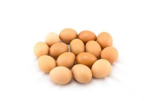 huevos de gallina aislados en blanco