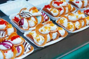 deliciosos bocadillos de panqueques tailandeses foto