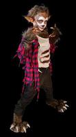 retrato de estudio de un joven disfrazado de halloween, cosplay de una pose de hombre lobo aterrador sobre un fondo negro aislado foto