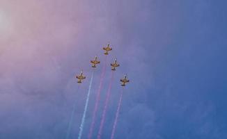 grupo de luchadores en el cielo foto