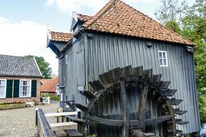 noord-molen twickel, un histórico molino de agua en twente, overijssel, países bajos foto