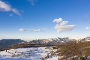 vista aérea en la montaña en invierno foto