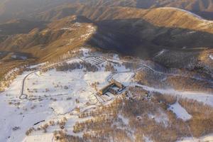 vista aérea en la montaña en invierno foto