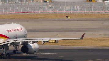 Airliner turning on the taxiway video