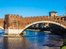 hdr puente castelvecchio también conocido como puente scaliger en verona foto