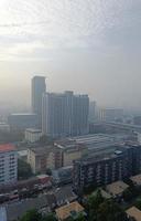 advertencias de polvo pm 2.5 en tailandia, que afecta la salud respiratoria, los ojos y la piel. mala calidad del aire, permanecer en el interior, meteorológico, polvo asiático, peor foto