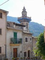 vista de la ciudad de valldemossa foto