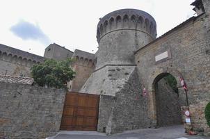 puerta de la ciudad en volterra foto