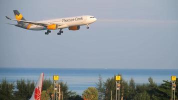 Thomas Cook Airlines Airbus 330 landing video