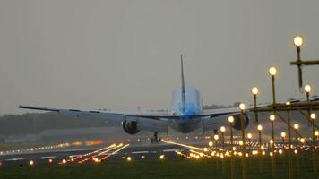 KLM Boeing 777 landing video