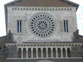 iglesia de san pietro en tuscania foto
