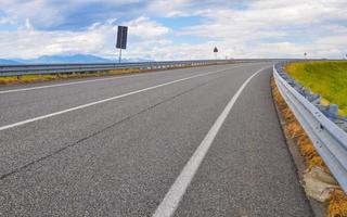 autopista vacía con espacio de copia foto