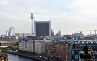 vista de la ciudad de berlín en alemania foto