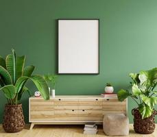marco de fotos de maqueta en el gabinete de madera con pared verde.