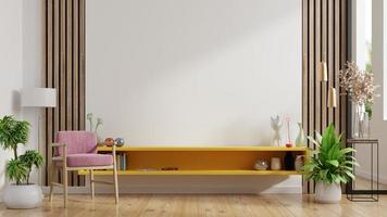 estante para tv en sala de estar moderna con sillón rosa con fondo de pared blanco vacío.